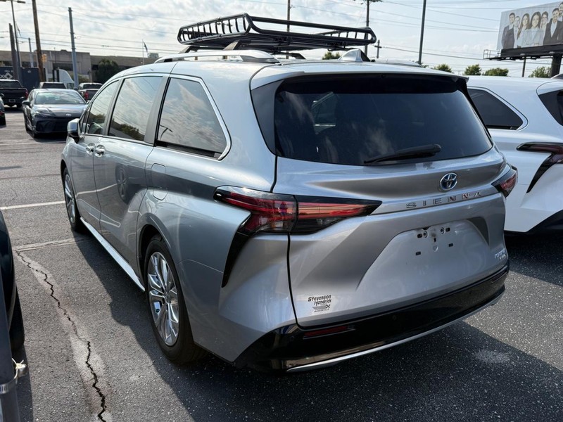Toyota Sienna Vehicle Image 03