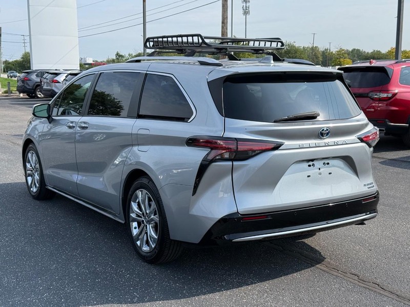 Toyota Sienna Vehicle Image 05
