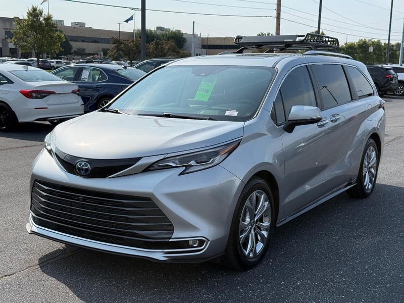 Toyota Sienna Vehicle Image 09