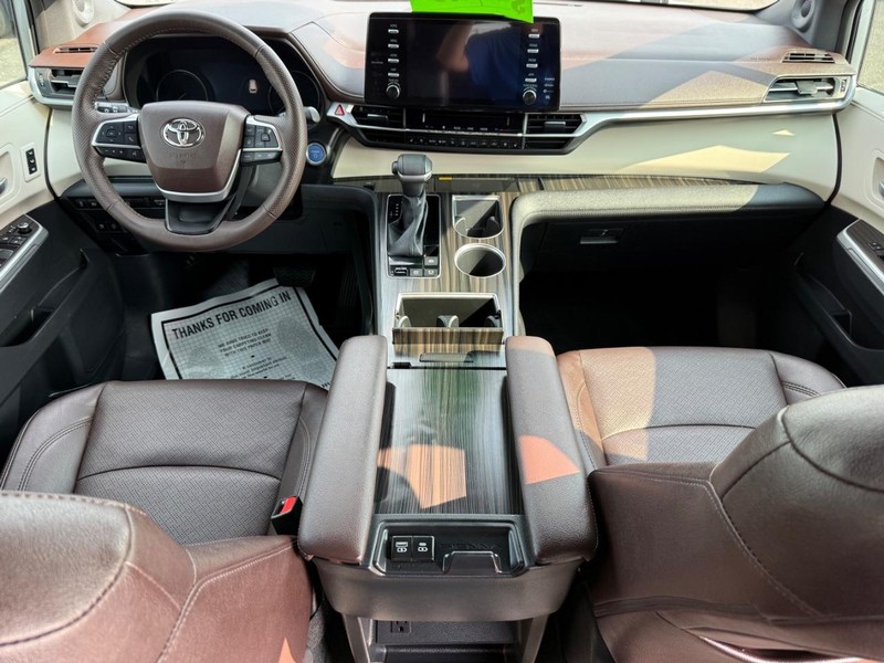 Toyota Sienna Vehicle Image 15