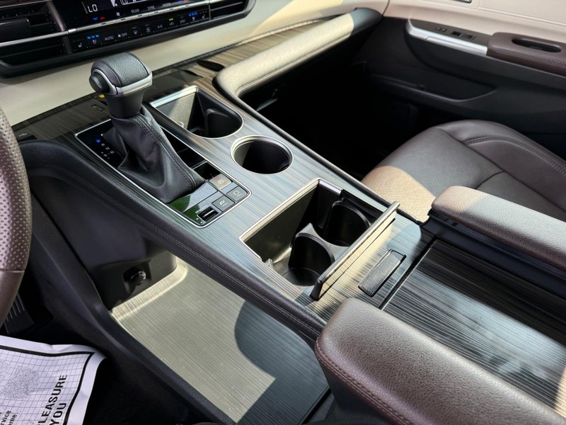 Toyota Sienna Vehicle Image 23