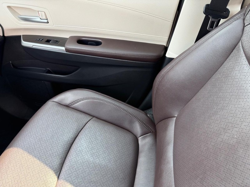 Toyota Sienna Vehicle Image 24