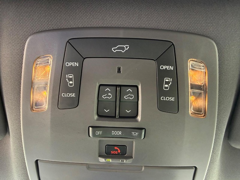 Toyota Sienna Vehicle Image 25