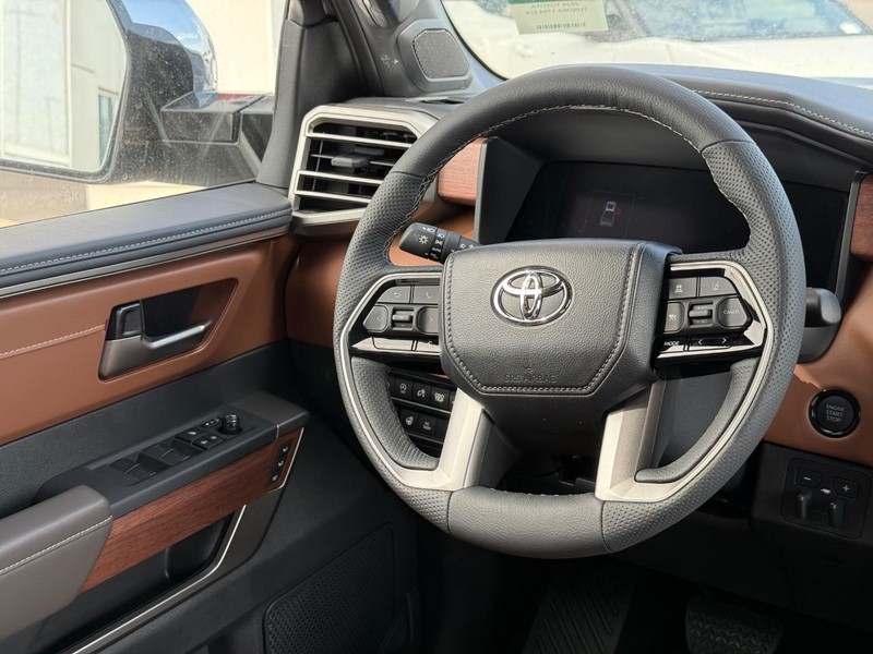 Toyota Tundra 4WD Vehicle Image 06