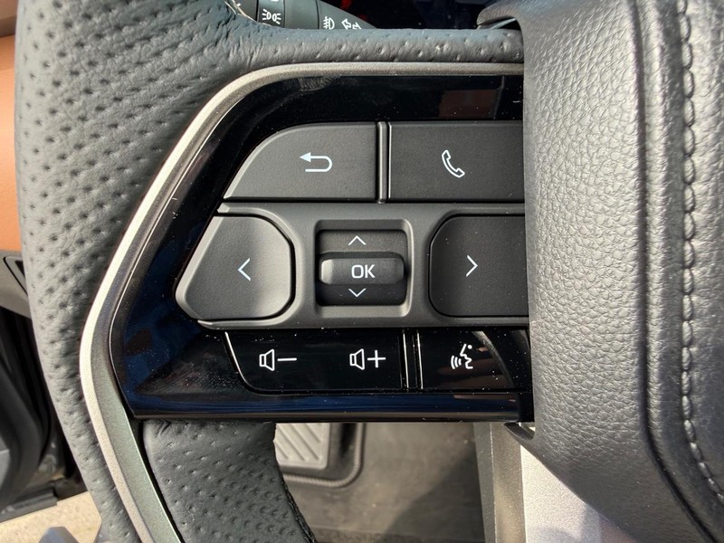 Toyota Tundra 4WD Vehicle Image 07