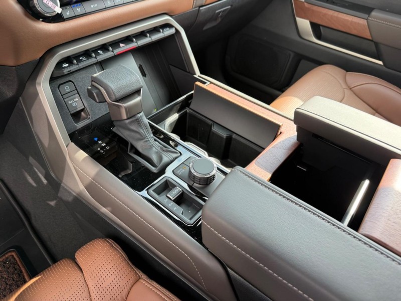 Toyota Tundra 4WD Vehicle Image 13
