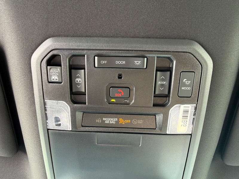 Toyota Tundra 4WD Vehicle Image 15