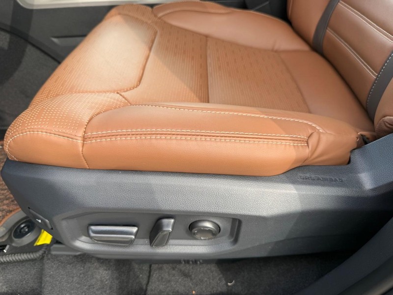 Toyota Tundra 4WD Vehicle Image 19