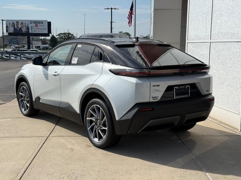 Toyota C-HR Vehicle Image 03