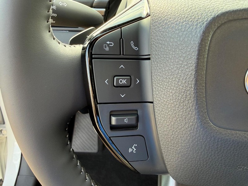Toyota C-HR Vehicle Image 08