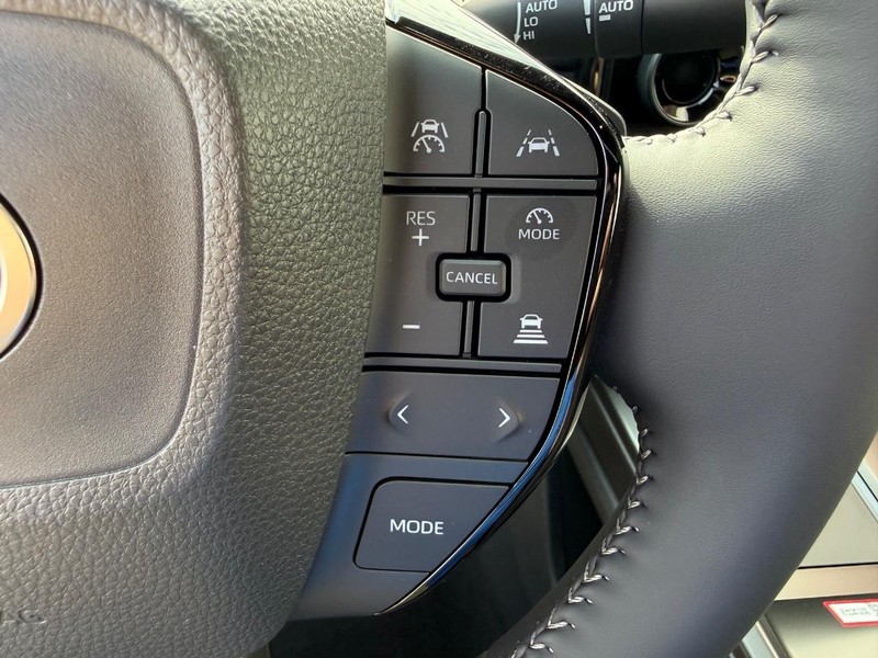 Toyota C-HR Vehicle Image 09