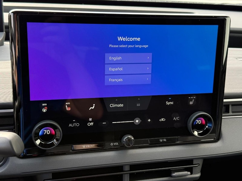 Toyota C-HR Vehicle Image 11
