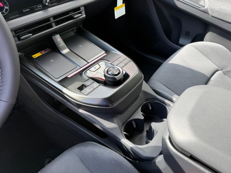 Toyota C-HR Vehicle Image 13