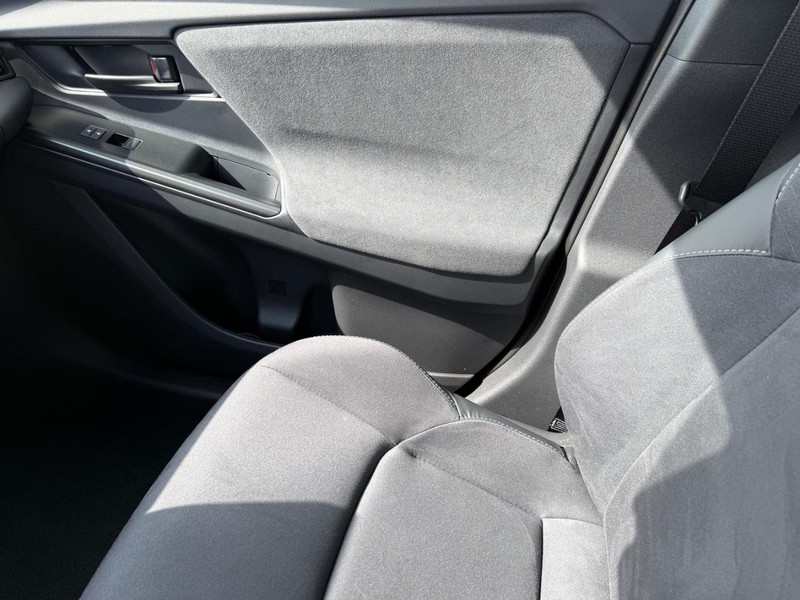 Toyota C-HR Vehicle Image 14