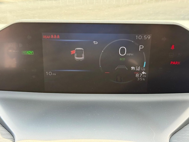 Toyota C-HR Vehicle Image 16
