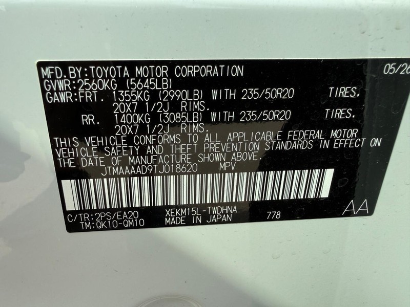 Toyota C-HR Vehicle Image 20