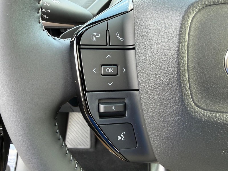 Toyota C-HR Vehicle Image 08