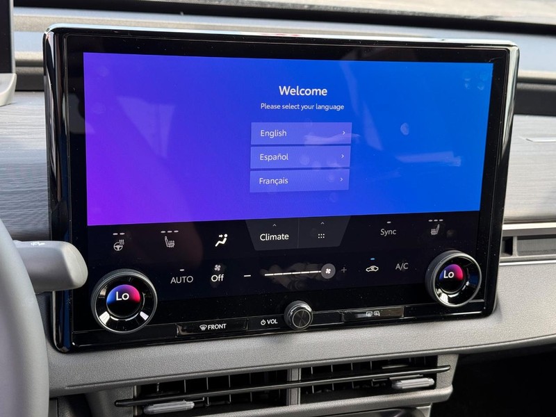 Toyota C-HR Vehicle Image 11