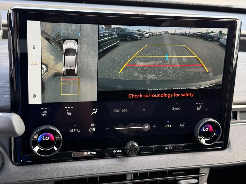 Toyota C-HR Vehicle Image 12