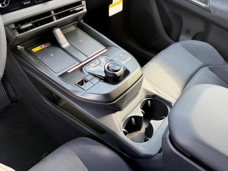 Toyota C-HR Vehicle Image 13