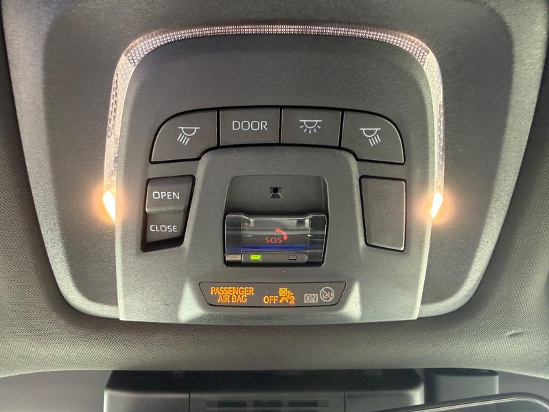 Toyota C-HR Vehicle Image 15