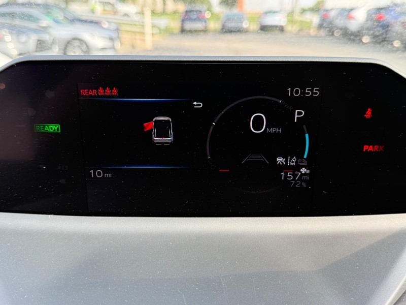 Toyota C-HR Vehicle Image 16