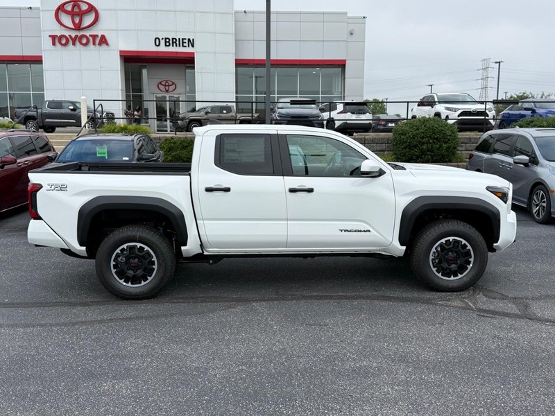 Toyota Tacoma 4WD Vehicle Image 02