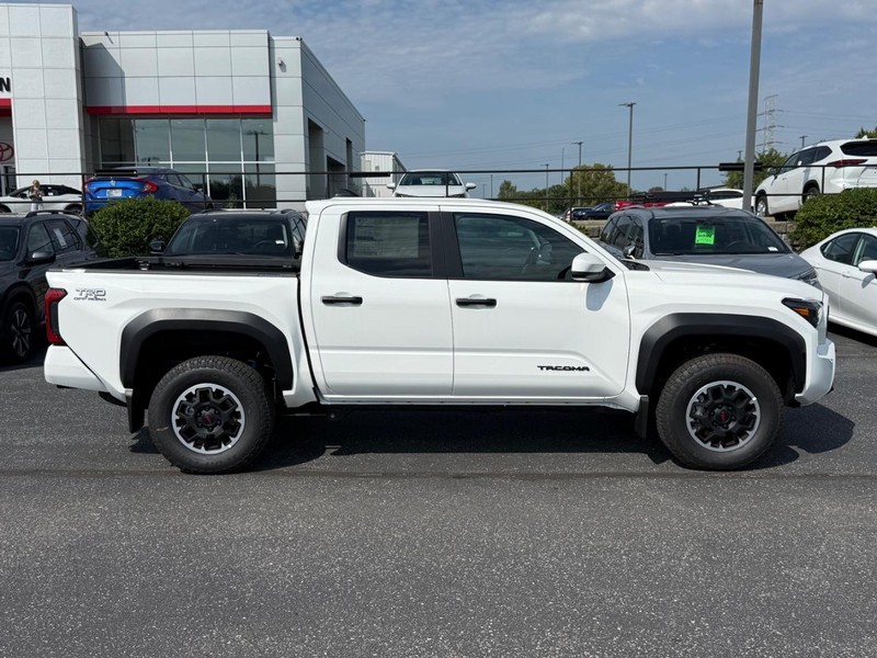Toyota Tacoma 4WD Vehicle Image 02