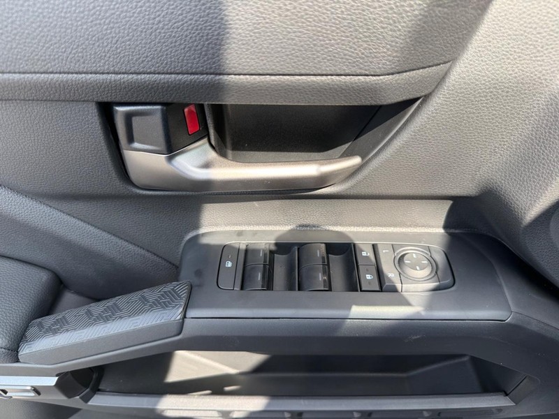 Toyota Tacoma 4WD Vehicle Image 17