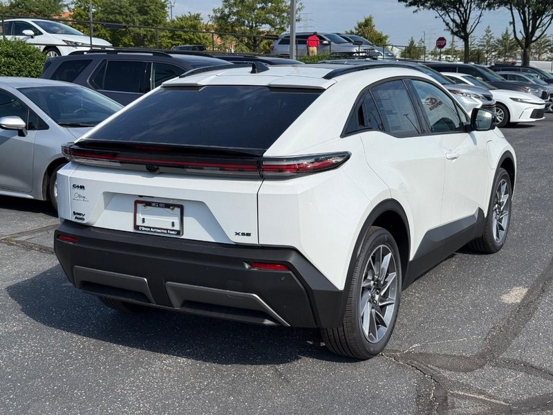 Toyota C-HR Vehicle Image 03