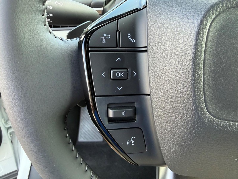Toyota C-HR Vehicle Image 08