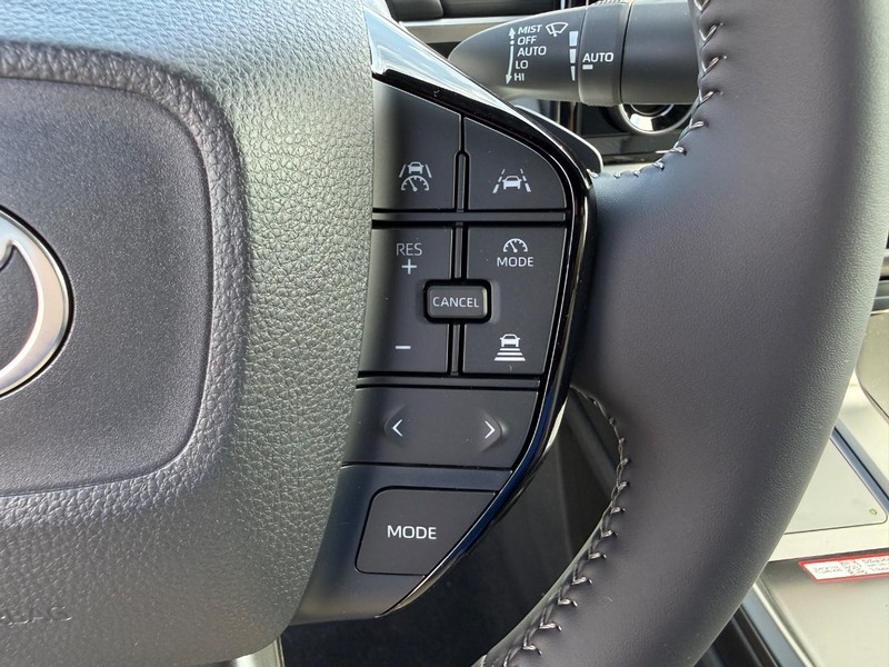 Toyota C-HR Vehicle Image 09