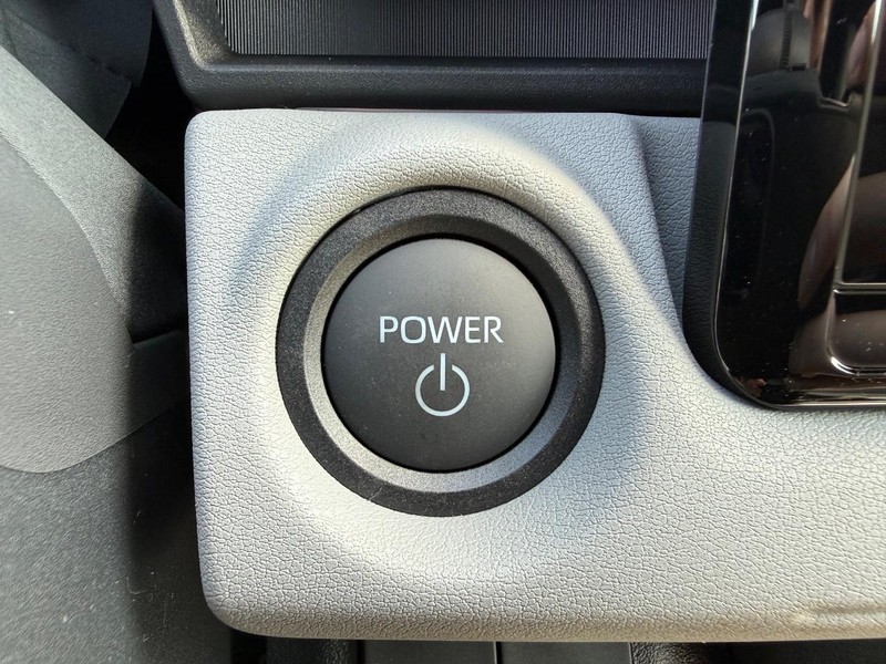 Toyota C-HR Vehicle Image 10