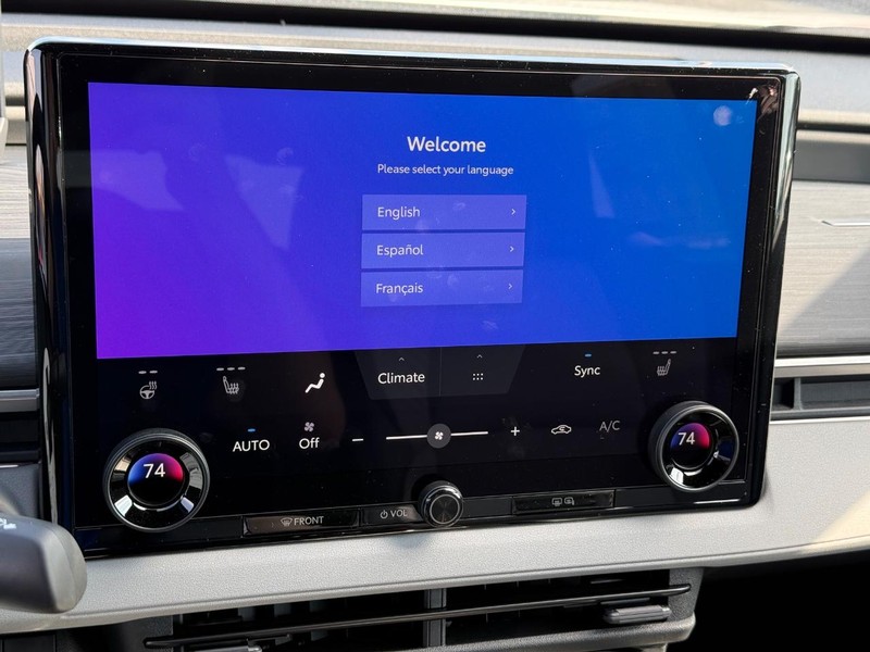 Toyota C-HR Vehicle Image 11