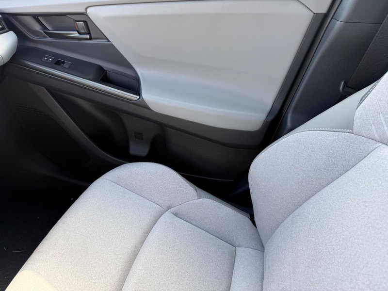 Toyota C-HR Vehicle Image 14