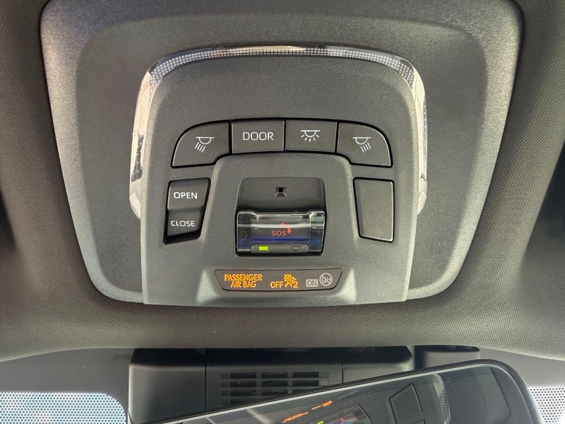 Toyota C-HR Vehicle Image 15