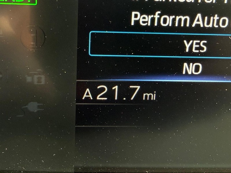 Toyota C-HR Vehicle Image 17