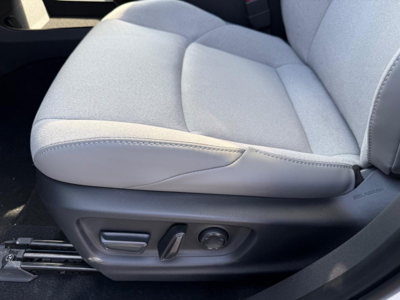 Toyota C-HR Vehicle Image 19