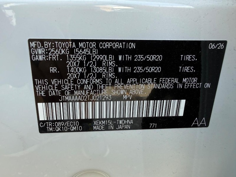 Toyota C-HR Vehicle Image 20