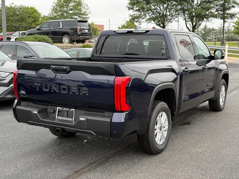 Toyota Tundra 4WD Vehicle Image 03