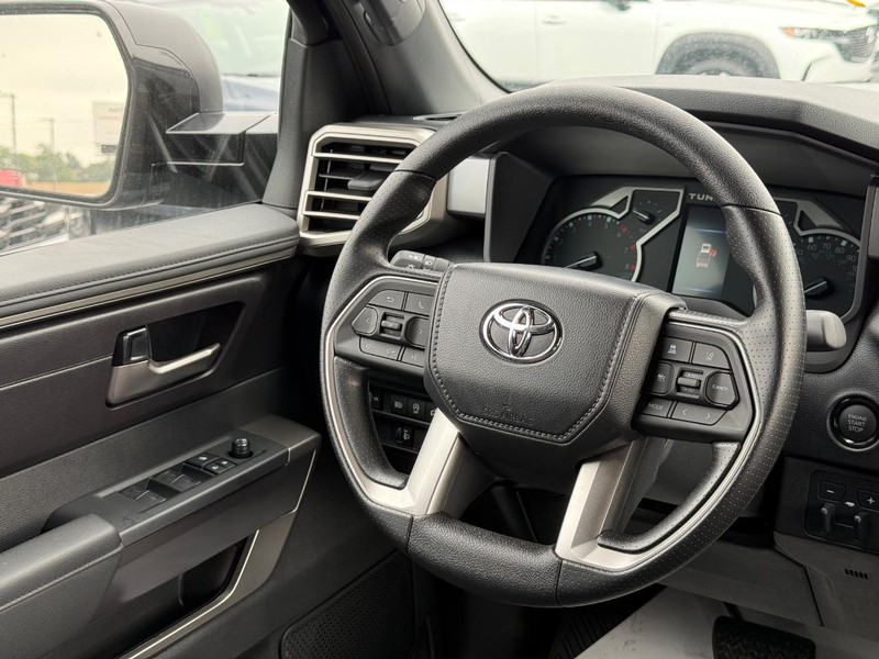 Toyota Tundra 4WD Vehicle Image 06