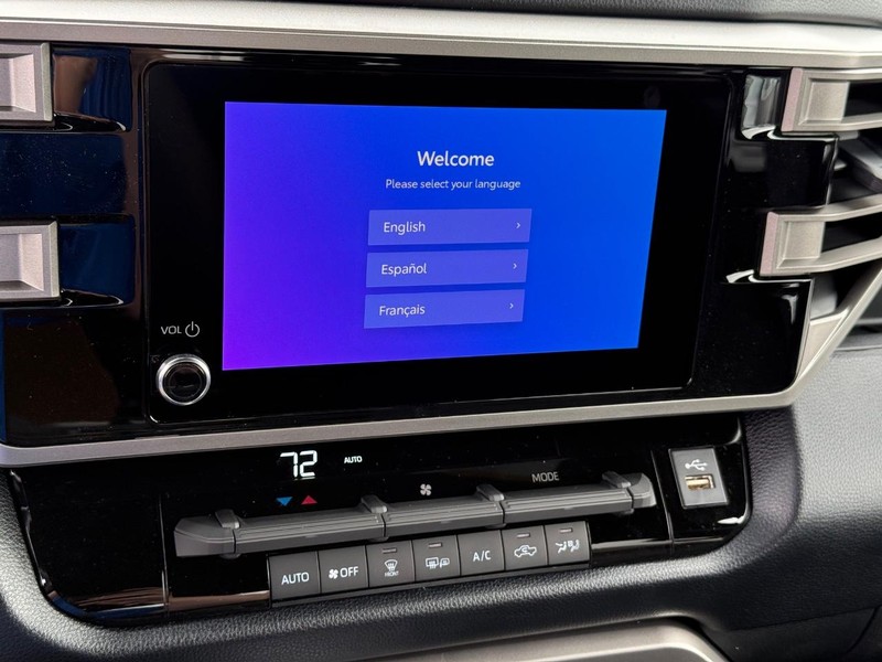Toyota Tundra 4WD Vehicle Image 10
