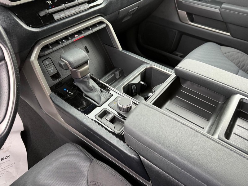 Toyota Tundra 4WD Vehicle Image 12