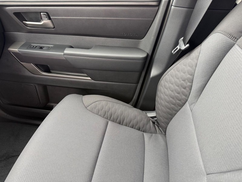 Toyota Tundra 4WD Vehicle Image 13