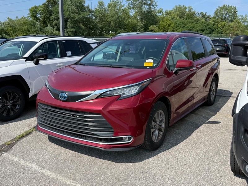 Toyota Sienna Vehicle Image 02