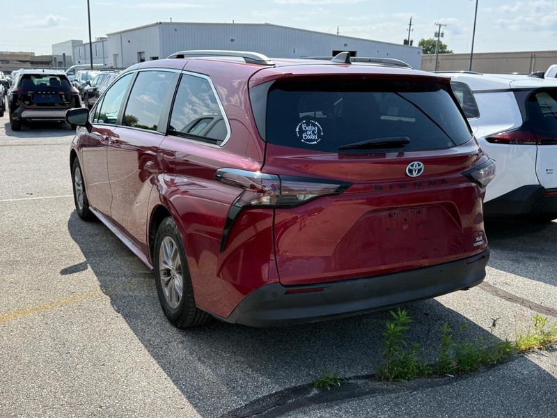 Toyota Sienna Vehicle Image 03