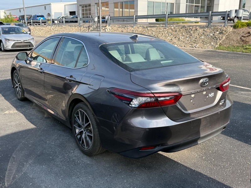 Toyota Camry Vehicle Image 03