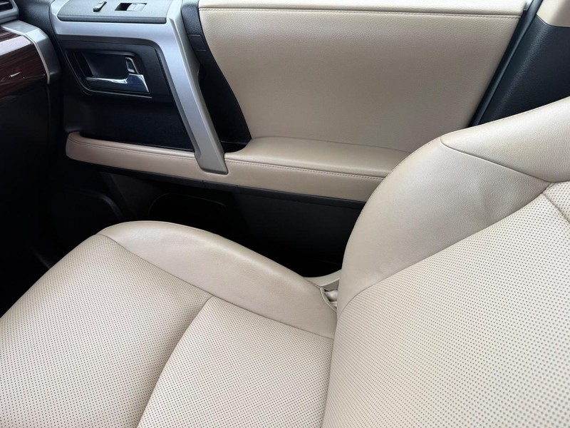Toyota 4Runner Vehicle Image 21