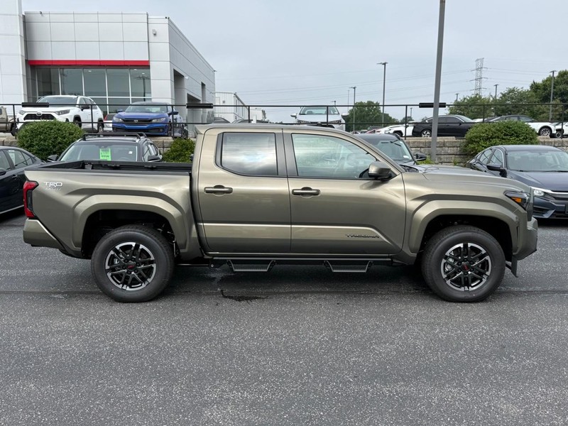 Toyota Tacoma 4WD Vehicle Image 02