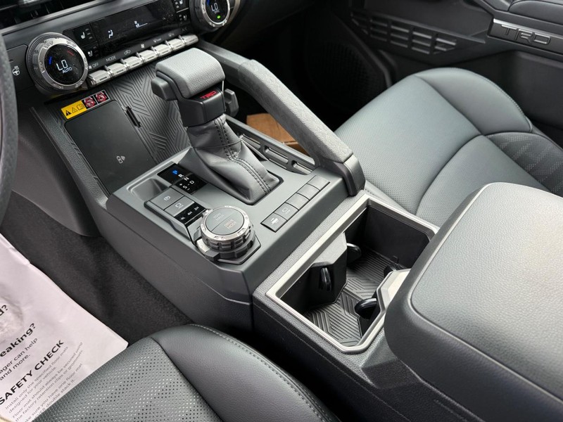 Toyota Tacoma 4WD Vehicle Image 15